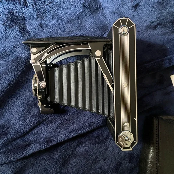 - Antique Eastman Kodak Co Anastigmat Compur Six-16 camera 1936 with case
